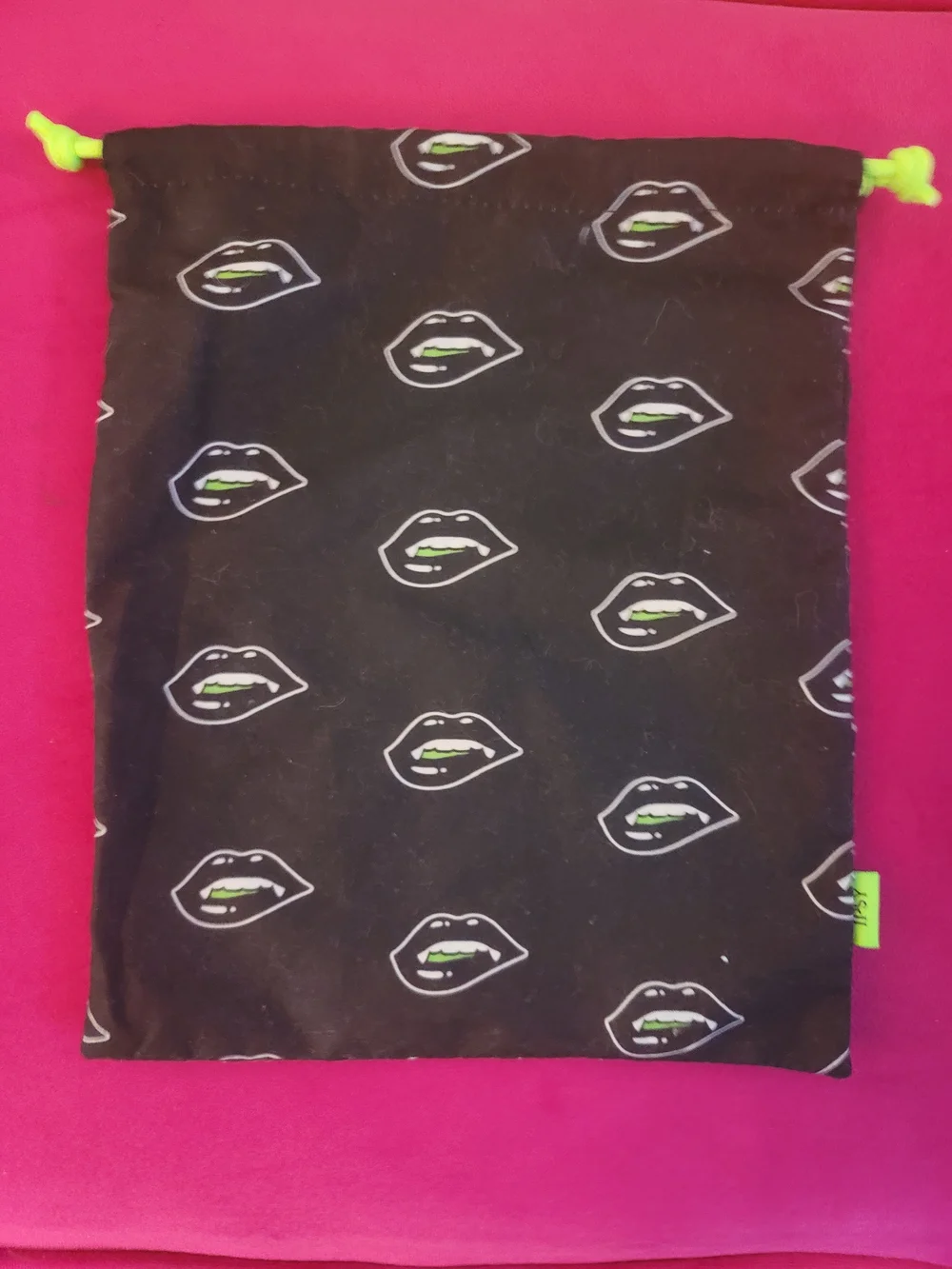 ipsy compact black